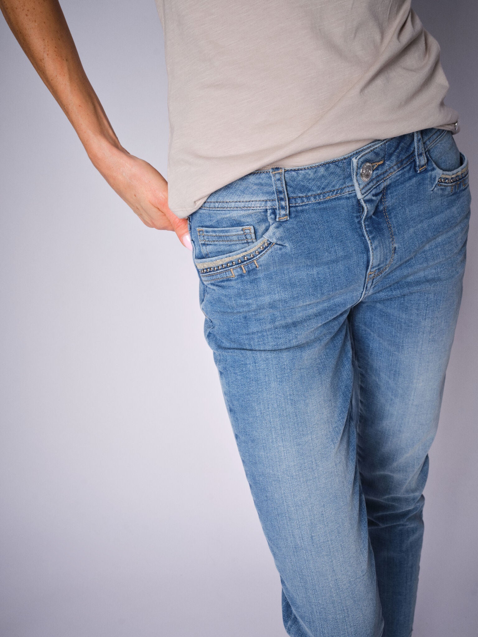 Modelshot / Light Blue / Detail